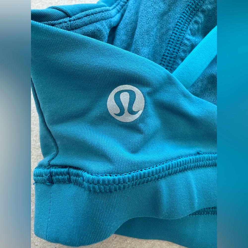 Lululemon — NWOT Free to Be Serene High-Neck Sports Bra — Size 8 - Picture 5 of 9